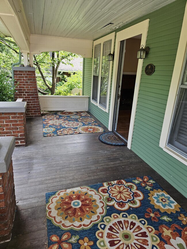 Photo - 405 W Locust St