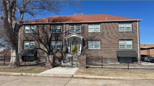 Building Photo - 922 Maple Ave