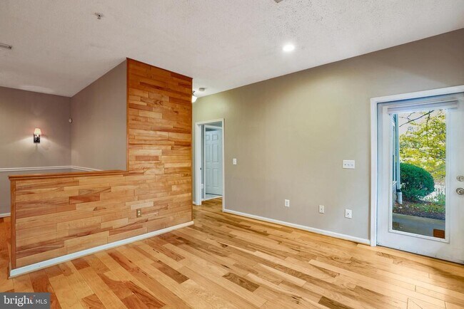 Photo - 1708 Lake Shore Crest Dr Unidad 13