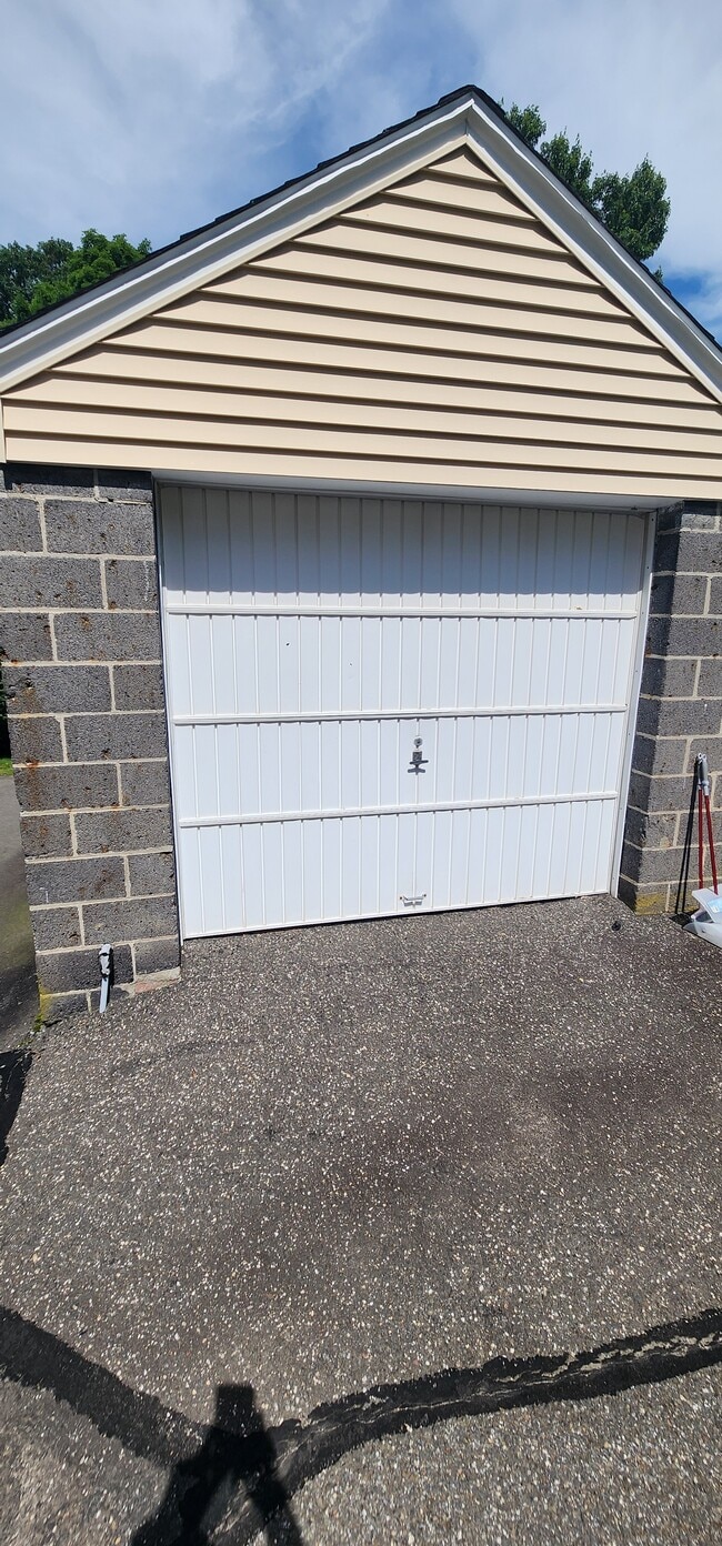 1 car detached garage - 67 Maple St Unit 67A