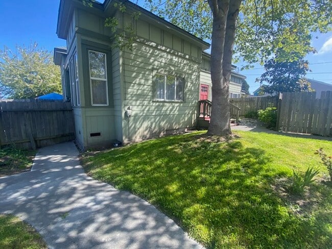 Photo - 1021 E St Unit A