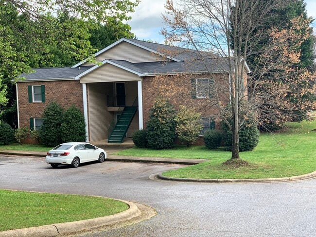 Catawba Place Exterior - Apartments on 20th