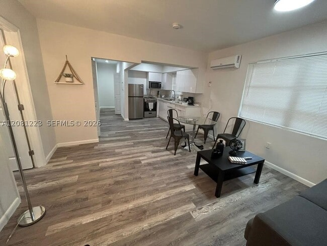 Building Photo - 2655 SW 24th Ave Unit 4