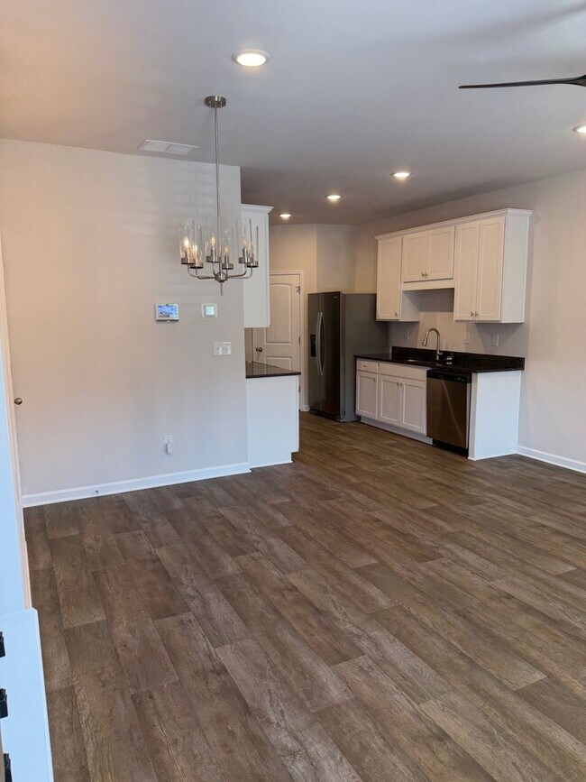 3284 Hamlet Loop
