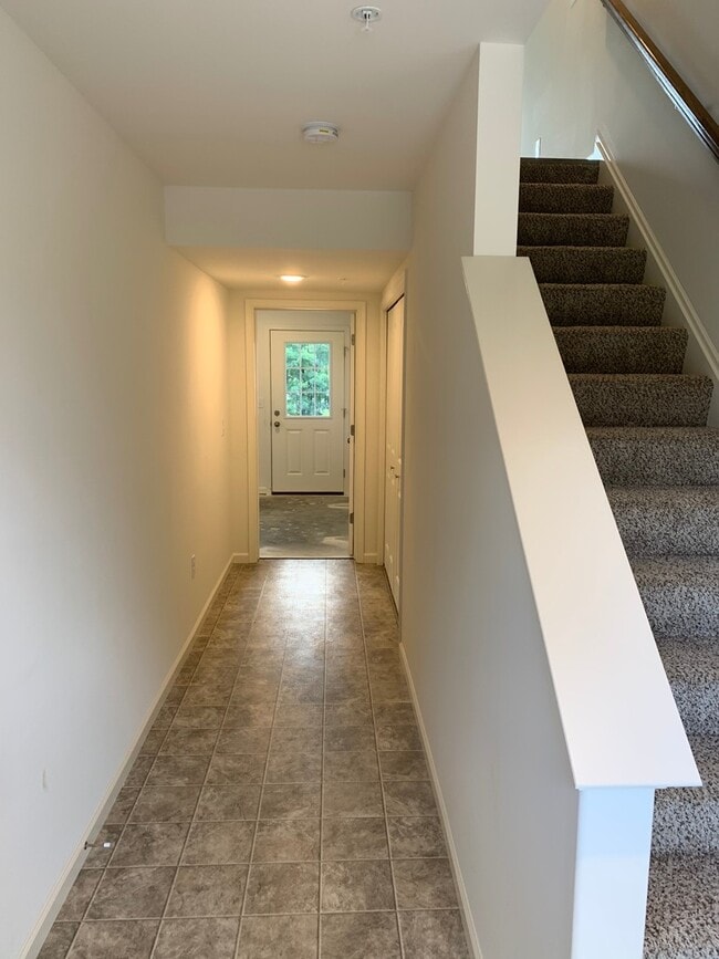 850 Lantern Ct