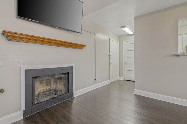 Photo - Precious 2/1 Townhome w/ Yard & Garage Available Now!