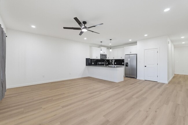 7659 Lake Ridge Pkwy