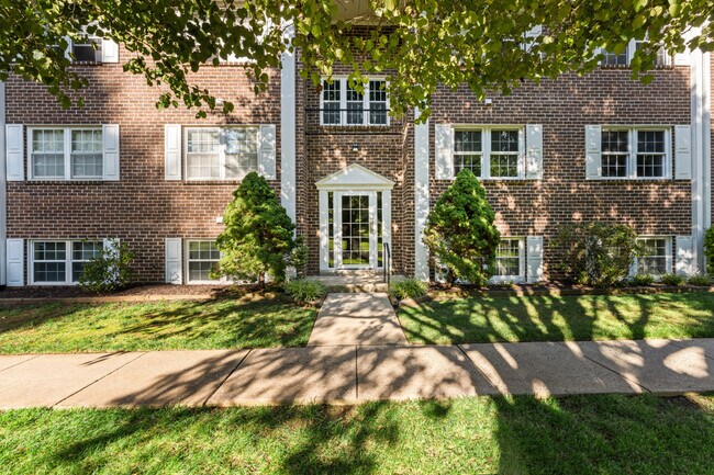 Photo - 211 Crocker Dr