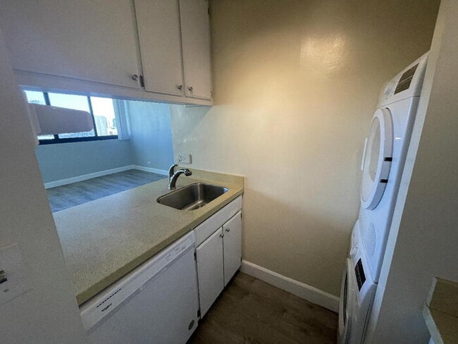 Photo - PAKALANA 2/1.5/1 cmpt pkg, sec, split A/C,... Unit APT 405