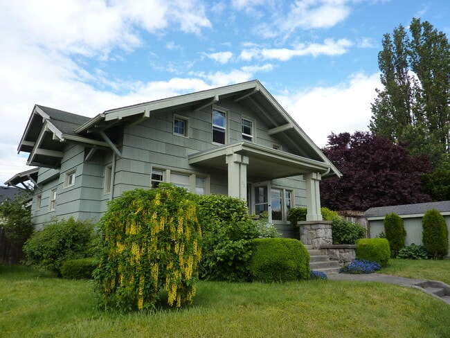 Photo - 731 S 49th St