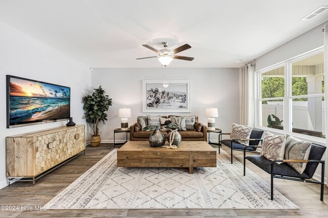 Photo - 107 Little Doe Pl