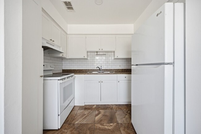 Photo - 5606 S Manhattan Ave Unit A2