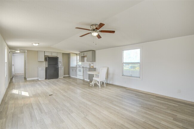 Photo - 614 Rd 5707
