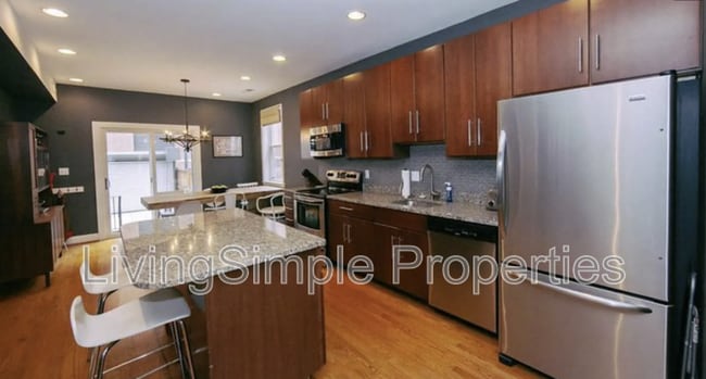Building Photo - 317 I St NE Rental