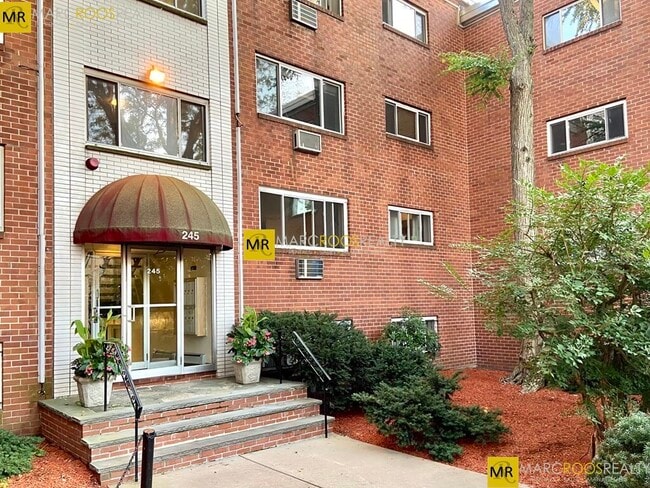 Photo - 245 Kelton St Unidad 23