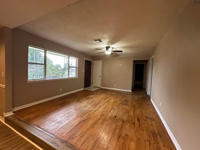 Photo - 4408 Cunningham Dr