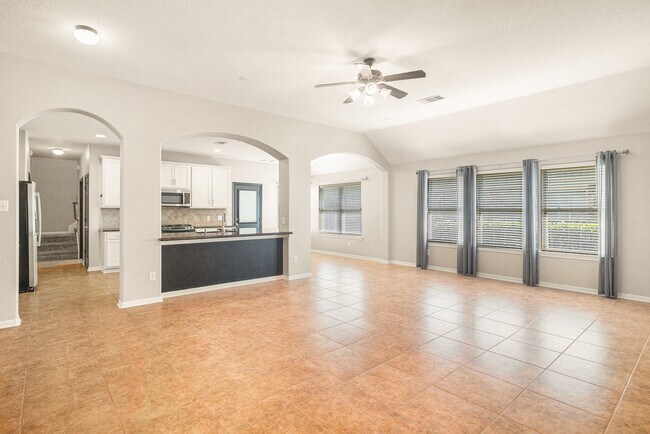 Photo - 139 N Hawkhurst Cir