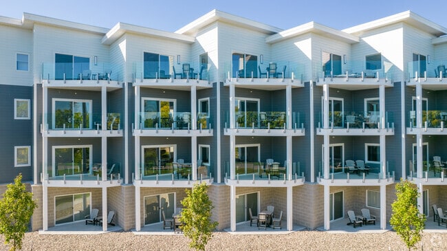 Photo - Bay Street Condominums