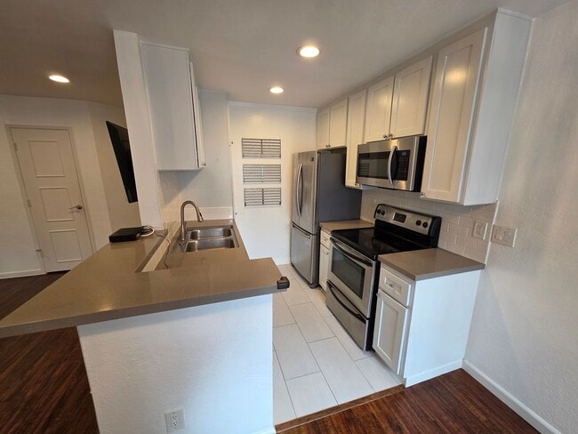 Photo - 1351 N Orange Dr Unidad 109