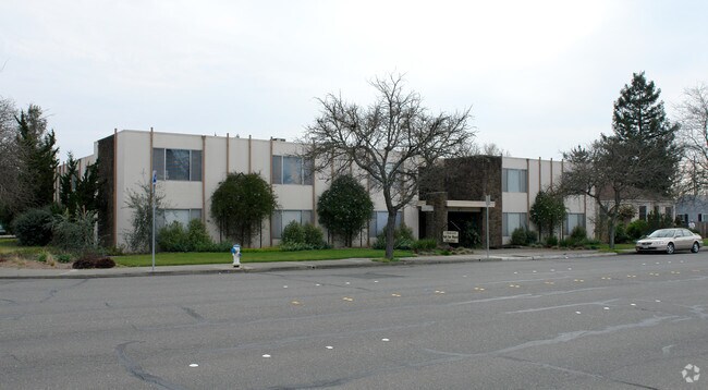 Kimberly Court Apartments - Kimberly Court Apartments