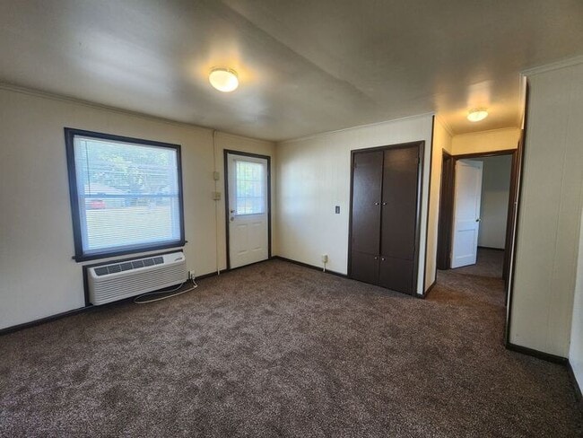 2 Bedroom 1 Bathroom Apartment