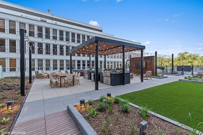 Photo - Albion Oak Park