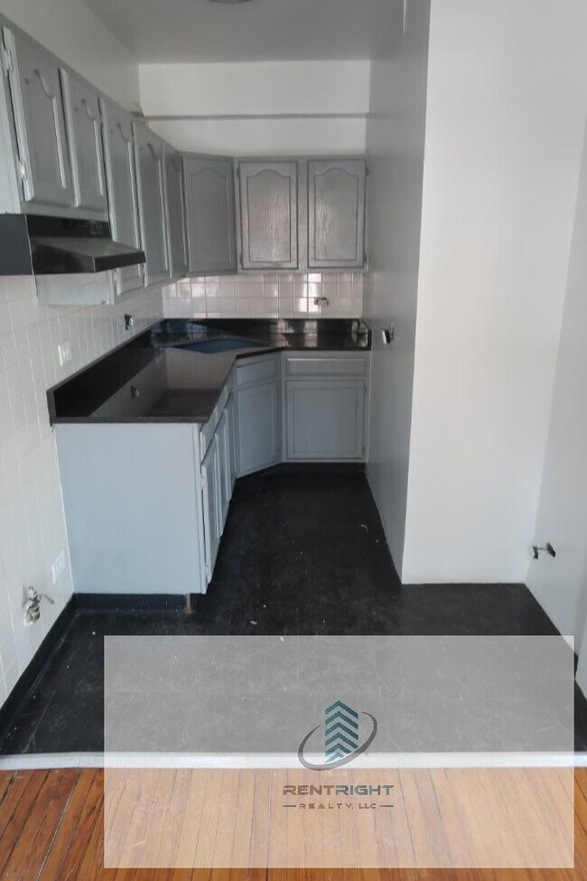 Building Photo - 426 W Briar Pl
