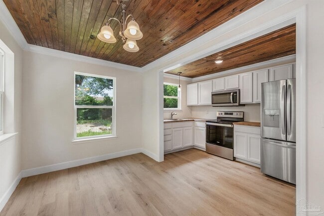 Photo - 211 Broadmoor Ln
