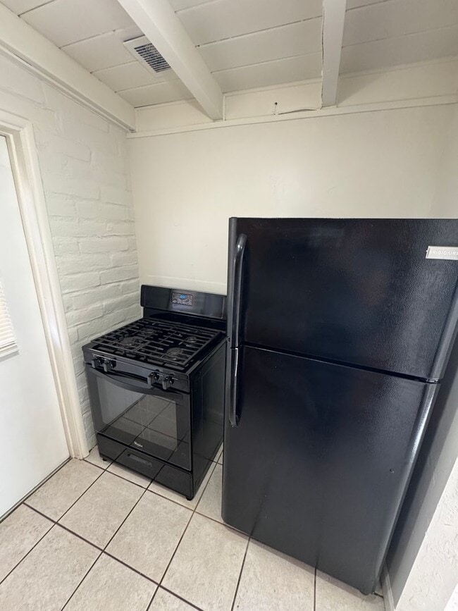 Photo - 3235 E Water St