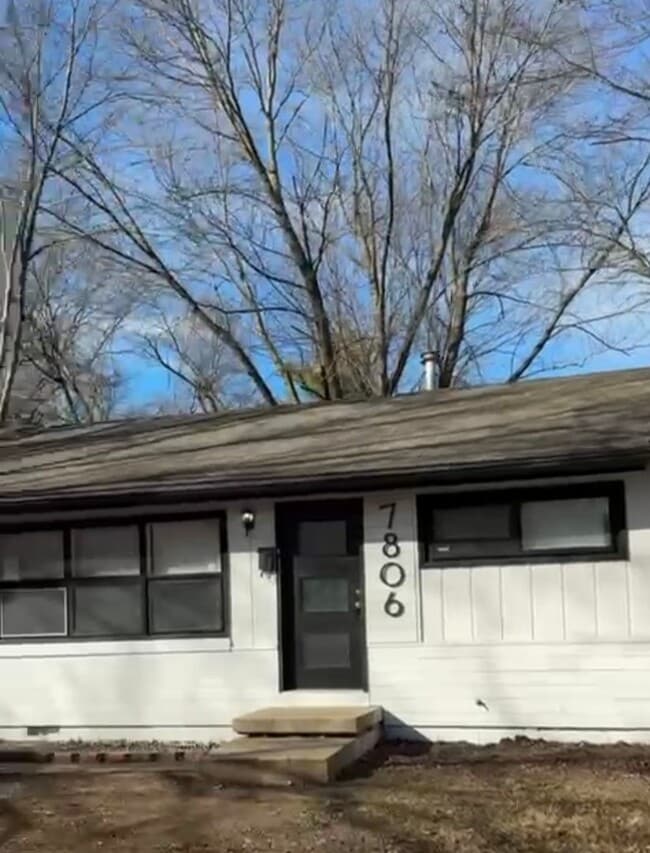 Building Photo - 4 bed 1 bath