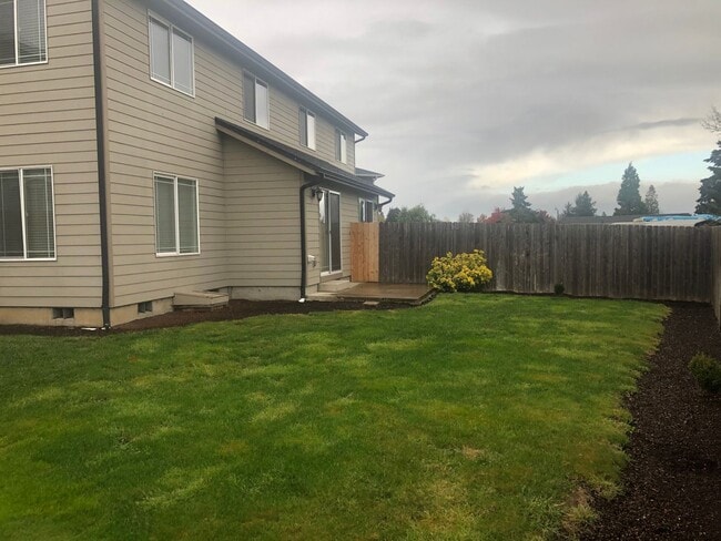 Photo - Newer 3 bedrooms 2.5 bathroom townhouse!