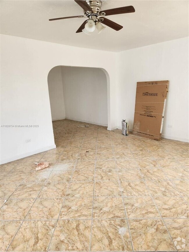 Building Photo - 271 NW 54th St Unit 201-201 Rental