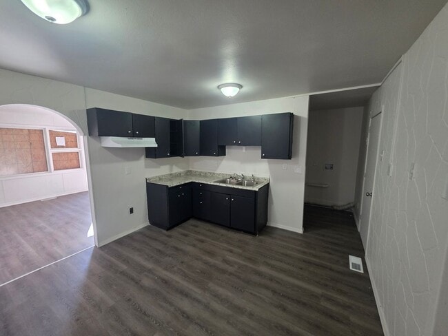 Building Photo - LIMITED TIME**NO APPLICATION FEE**1/2 OFF DEPOSIT**