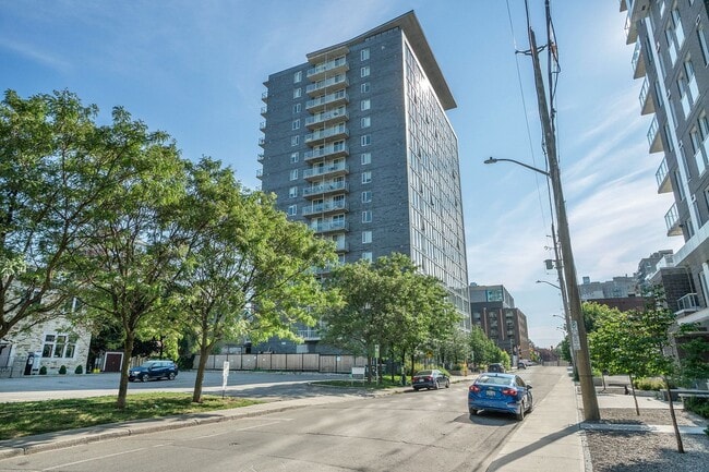 Photo - 300 Lisgar St