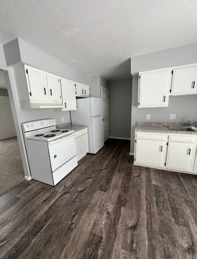 Building Photo - 5437/5439 N Linwood Ave Unit 5437 N Linwood Ave