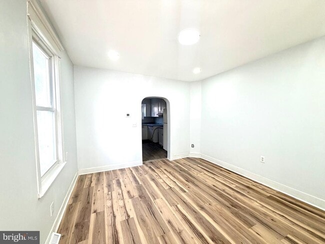 Photo - 726 Genesee St