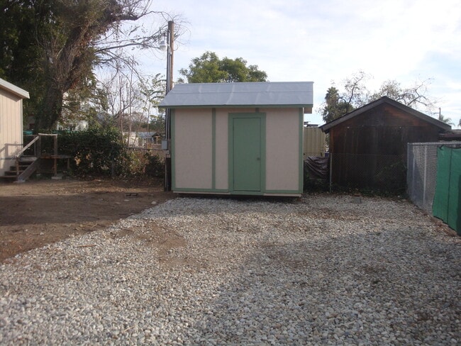 8451 19th St Unidad Trailer