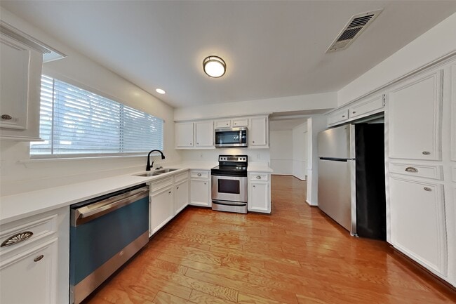 Photo - 2137 Parkdale Dr