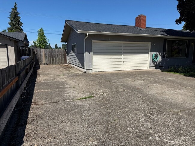 Photo - Discover this 3-bedroom 2-bathroom house in a great neighborhood!