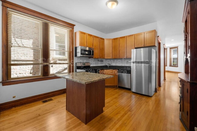 Photo - 2130 W Iowa St