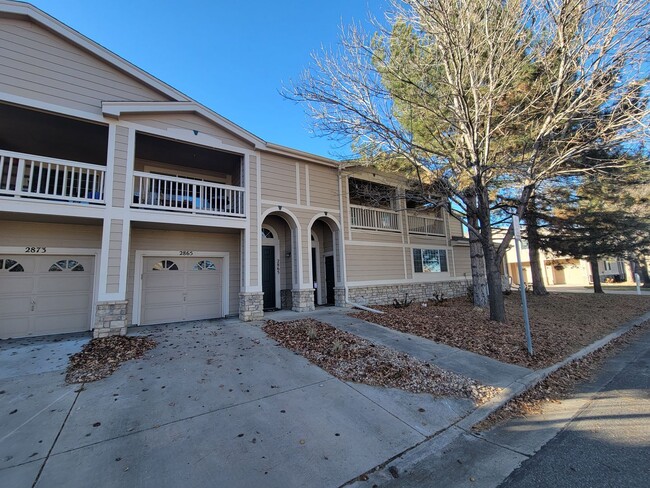 Spacious 2 bed, 2 bath townhome style cond... - Spacious 2 bed, 2 bath townhome style cond...