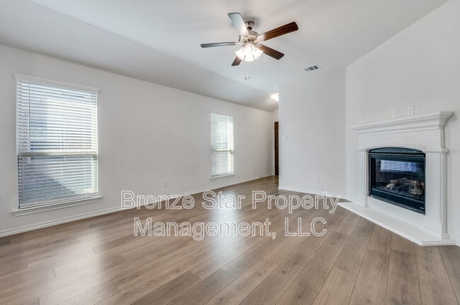 Photo - 1621 Ferguson Ln