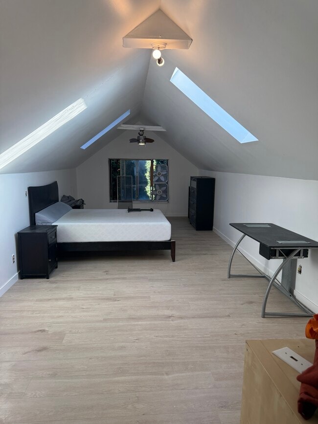 Building Photo - 828 NW 59th St Unit BalBRm3 Upper Rental