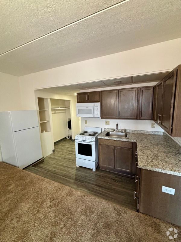 Building Photo - 2668 Elmwood Ave Rental