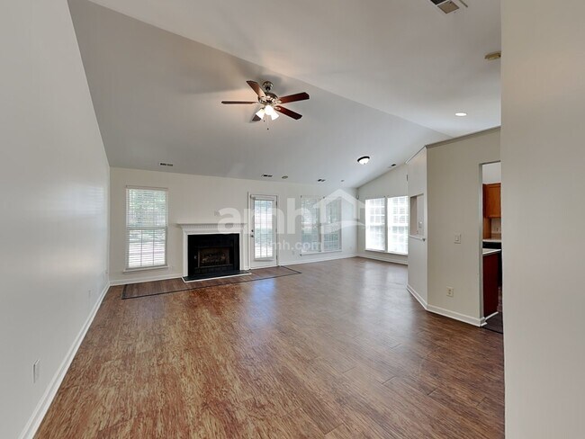 Photo - 7940 Ebony Road