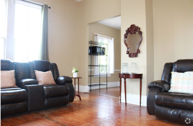 Building Photo - 1116 Main St Unit AptC#FURNISHED