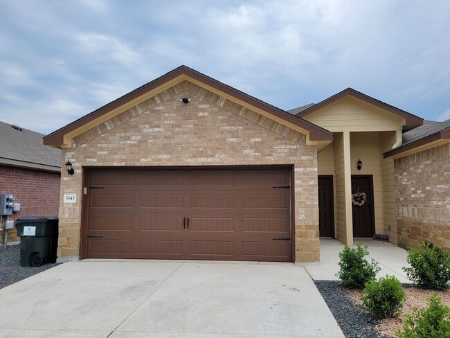 Building Photo - 3/2 Duplex in Seguin