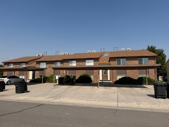 Building Photo - 812 W Cedar Ct Unit 4