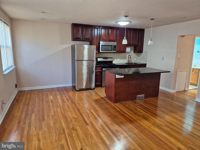 7254 Mansfield Ave