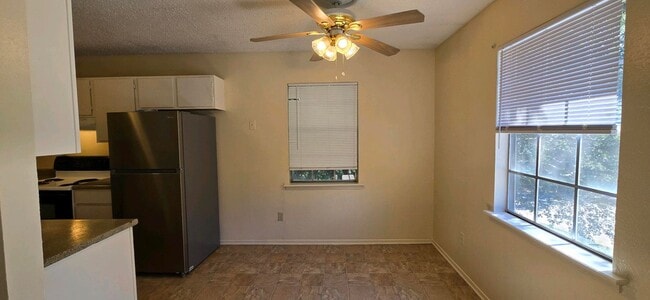 Photo - 302 S Green St Unit 2